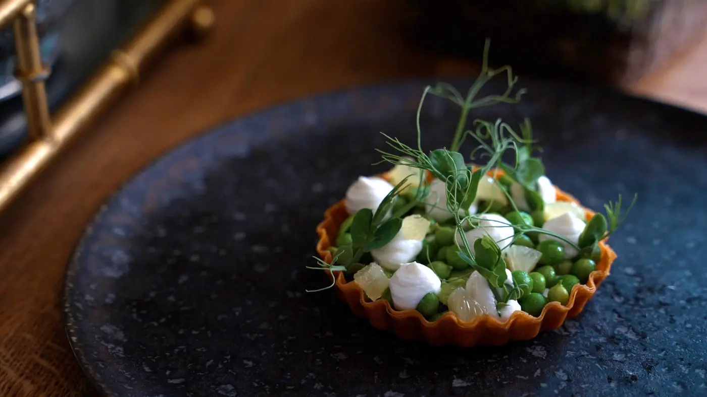tart with peashoots