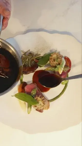 Restaurant Associates' Executive Chef Jodie Plummer takes us through one of their à la carte dishes, available at their Riverbank Brasserie.

Lamb cannon is plated with seasonal stuffed morels and lamb neck. Complemented by asparagus, charred apricots, and an Evogro-grown parsley and mint emulsion.

Finished with fresh mint, wild garlic, nasturtium powder, and a rich lamb jus, every element is carefully balanced to deliver rich flavour with seasonal freshness.

#FineDining #Sustainability #EvogroCooks #Hospitality